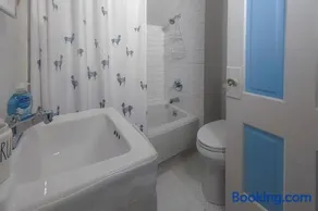 Historic w/deck, king bed & air by Lake Michigan - Image 3