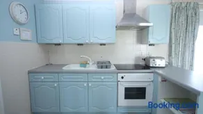 17H Medmerry Park 2 Bedroom Chalet - Image 4