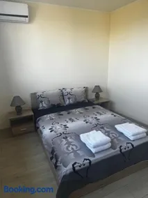 Avelov Art Apartment - Image 2