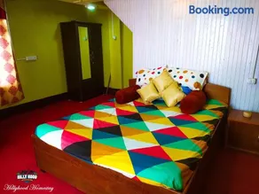 HILLYHOOD HOMESTAY - Image 1