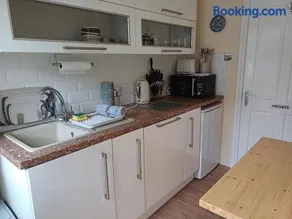 The Conifers, 3 Room, Small but Stylish Self Catering Flat in Nature Reserve Free Eden or local taxi b4 9pm no lounge - Image 5
