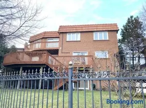 Serene Don River Nature gateway- 3BR suite, Private Patio, Free Parking - Image 3