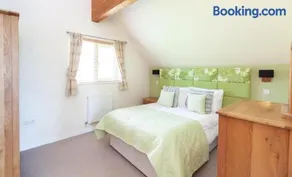 Retallack Resort Kingfisher Lodge - Image 5