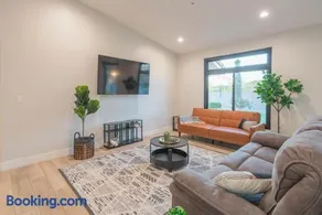 Sunny Scottsdale Oasis with pool - Image 4