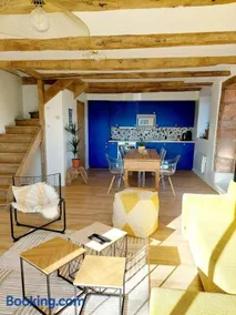 Grange rénovée avec vue dans village paisible - Image 1
