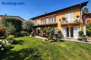 GOLDEN HILL Quiet Spacious Rooms, Garden, Shared Kitchen - Image 1