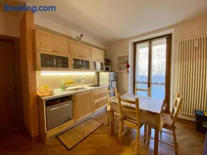 SARA'S - Image 4