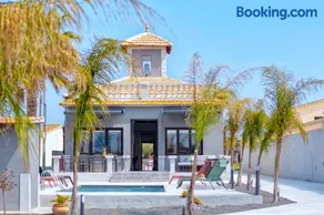 La Casa Gris Boutique Home - Image 1