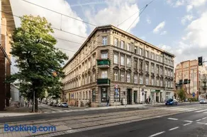 Functional and Comfortable Very Berry Studios in Poznań by Noclegi Renters - Image 3