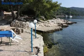 Apartments with parking space Maslinica, Solta - 5184 - Image 3