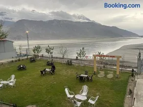 Eat and Read Hotel - Image 3