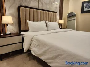 Elegant Designer Studio, Hotel-Style Comfort in Zeta Mall - Image 5