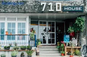 710 House - Image 2