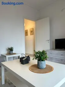 Sunny Beachfront Apartment - Image 4