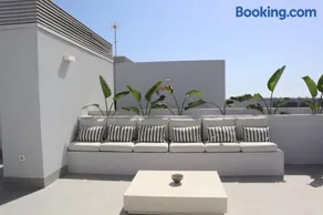 Penthouse with private rooftop in resort with views - Image 1