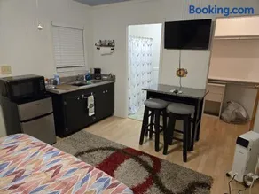 Private Cabin 1 bed and 1 bath - Image 3