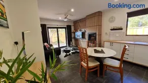 Sauvage - Spacious Apartment with Private Garden Courtyard - Image 2
