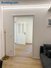 Design Stadthaus Apartment mit privatem Zugang - Image 4