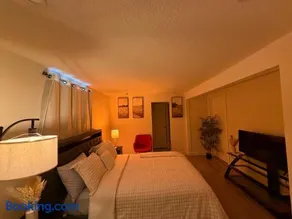 Private Room with Private Entrance North Miami - Image 1