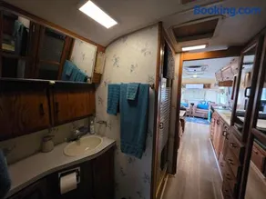 Airstream w flush toilet, city water, hot tub - Image 3