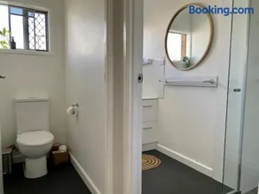 Walk to beach - 3bed House - Pet & kid friendly - Image 2