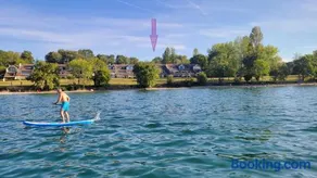 Lakefront. Appartement pieds dans l'eau. View and direct access to the lake. - Image 2