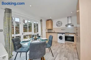 10 St Edmundsbury Mews - Image 4