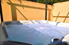 Paradis Provencal Le Calme total, Grande Piscine et Jacuzzi Chauffé, Salle de Jeux et Fresque du Nougat, Intimité - Image 2