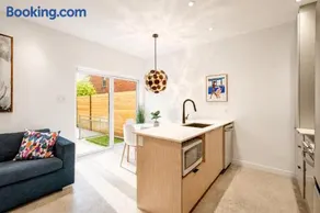 Jolie Condo Great Location 2BD presented by TripMontreal I - Image 1