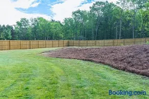 Modern 4BR 3BA Family Retreat Douglasville - Image 1