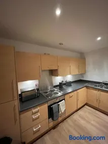 Glasgow Bright Modern Apartment - Image 2