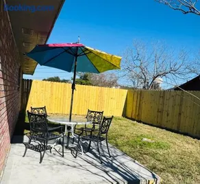 Private 2 bedroom duplex - Image 3