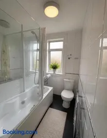 2 bedroom zoo corstorphine - Image 3