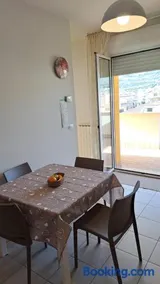 Alloggio con terrazzo e parcheggio privato - Image 3