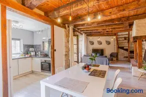 Maison en pierres au coeur du village médiéval de Villeneuve - Image 3