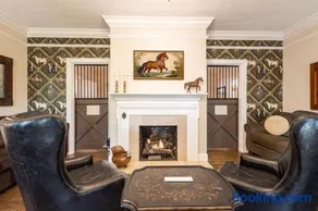 3 Kings, Hot Tub, Bourbon Trail, Horse Themed Stay - Image 1