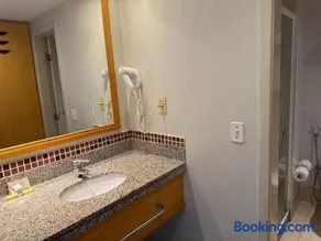 Chic hotel suite in fabulous Meireles Fortaleza with WiFi, fitness room - Image 4
