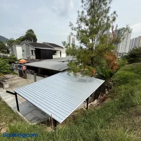 30PAX 7BR Villa with Kids Swimming pool, TV, Pool Table n BBQ near SPICE Arena Penang 9800 SQFT - Image 4