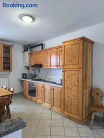A B House 6 Rustic Holiday Apartment in Casto - Image 3