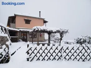 Dryades Guesthouse - Image 4