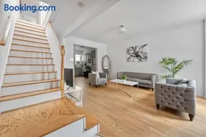 Modern Home 4BR 3BA - 20 Min to Timesquare - Image 3