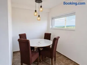Vila Dinka - Image 1