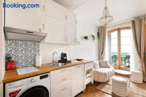 Haussmannian elegance close to Montmartre - Image 5