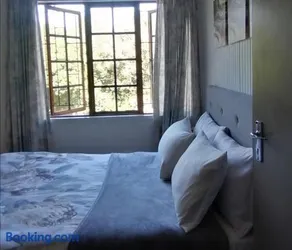 Knysna N2 Lodge - Image 4