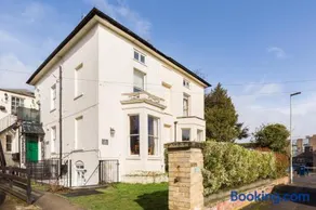 2 Spa Villas Nr Docks inc parking - Image 4
