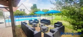 Hameau entier: piscine et discothèque privatives ! - Image 1
