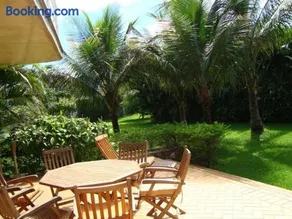 Casa em condomínio fechado de frente para o mar e ao lado do rio - Image 2