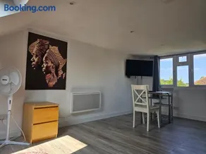 Apartment In Cheshunt - Image 2