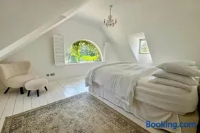 Elegant Hampshire Countryside Stay - Image 5