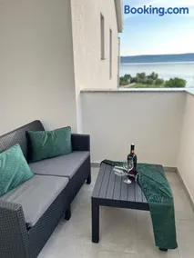 Four Stars Apartments - Image 4
